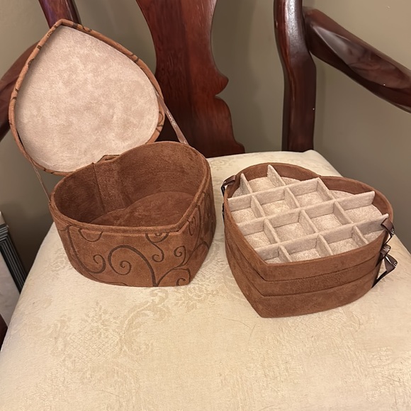 Like new Brighton suede 3-tier jewelry box in EUC, removable trays - Picture 12 of 16